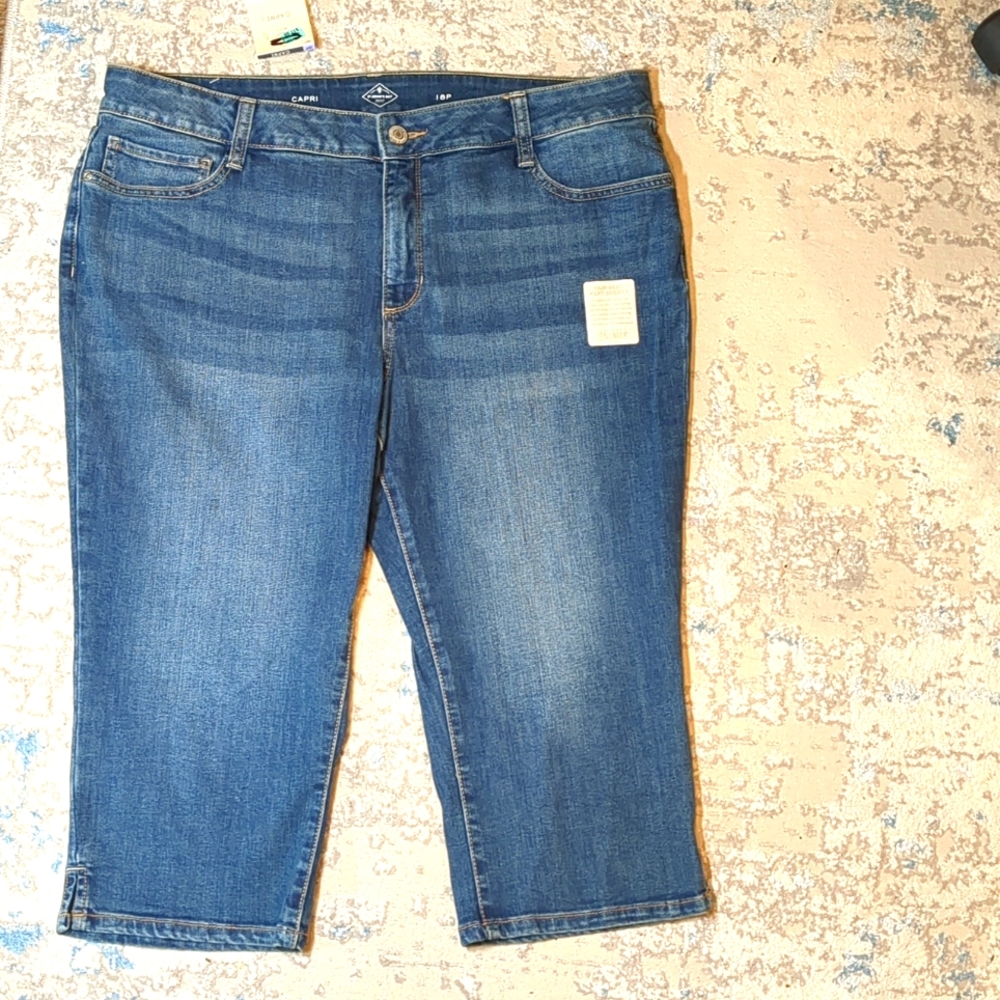 St. John's Bay Capri Fitted Size 18P